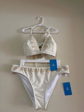 Cupshe Cream/white Bikini Set with Gold Embroidery with necklace.